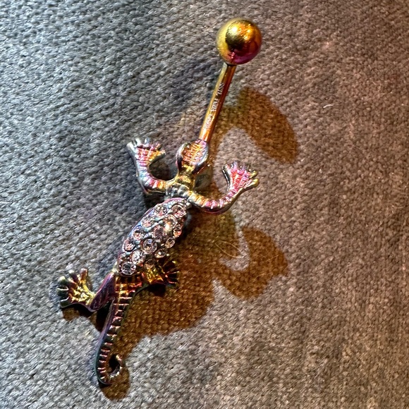 Pagoda Green Salamander 🦎 Gecko Color Changing Belly Button Ring - Picture 8 of 14